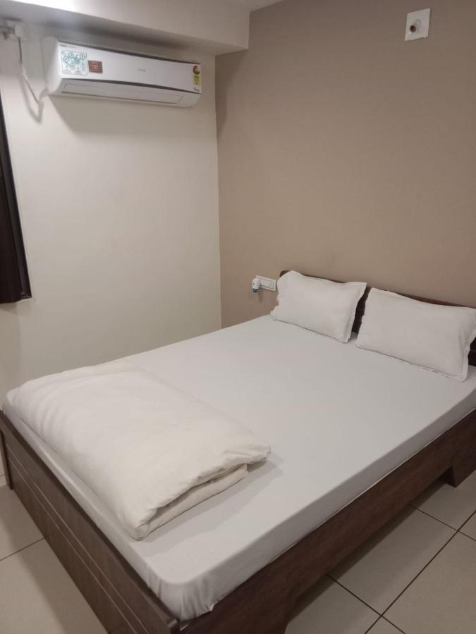 Hotel Shreeji'S Gandhinagar Dış mekan fotoğraf